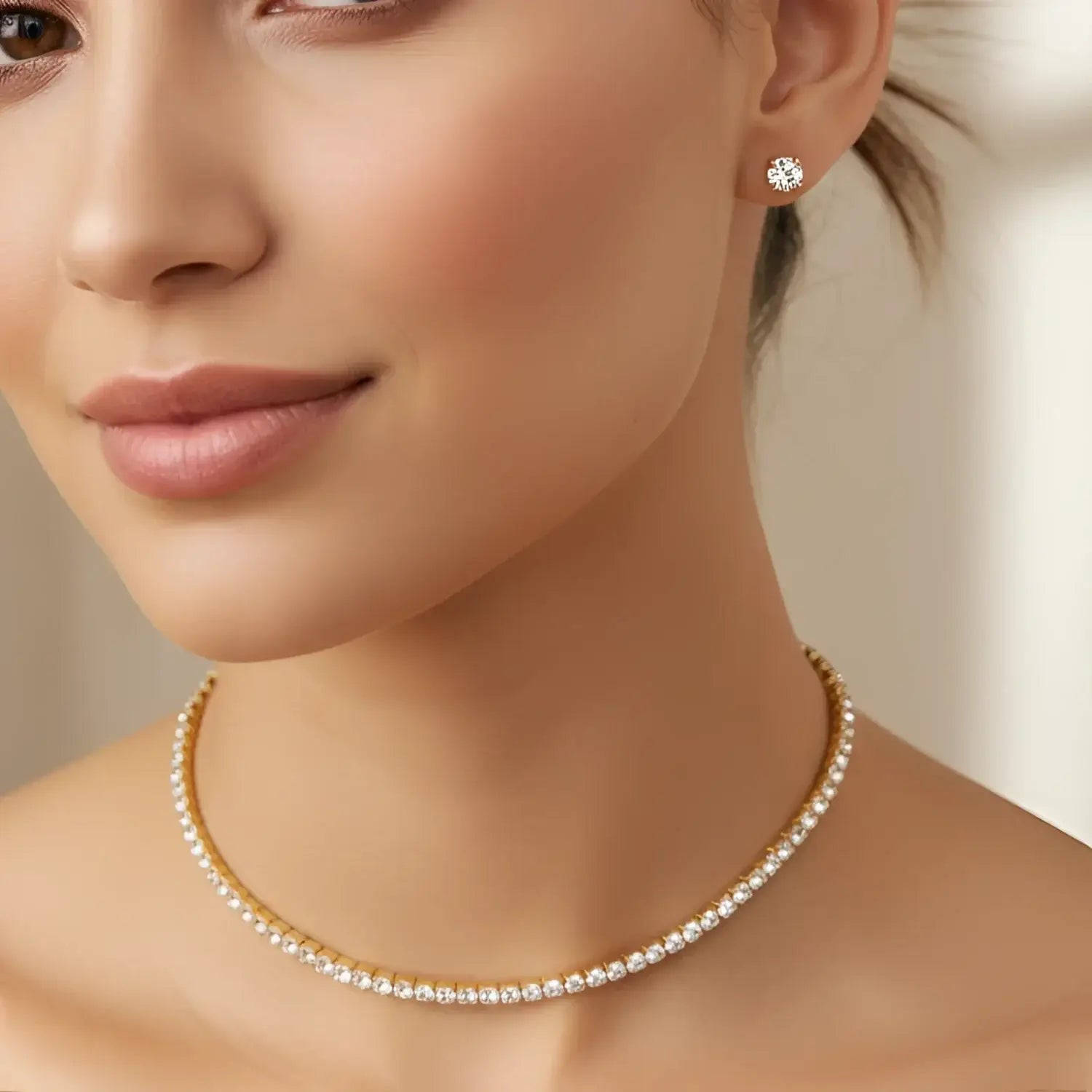 Conjunto audaz de collar de declaración de oro estilo halo - delicado choker en tono dorado