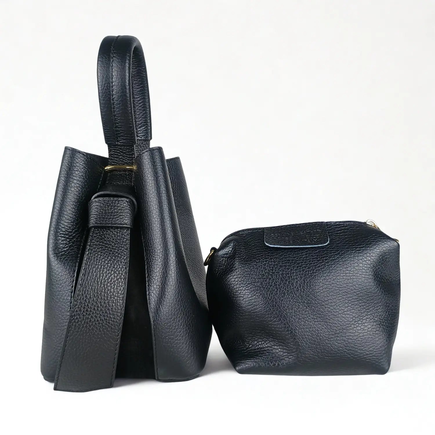 Características del Bolso tipo cubo de cuero genuino